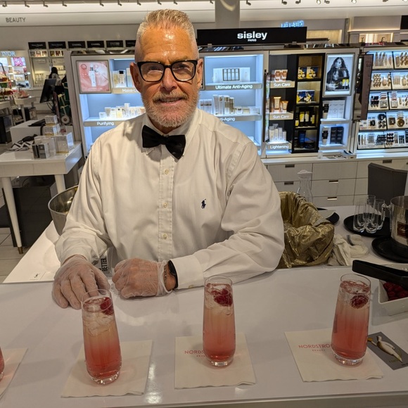 Meet your Posher, Michael - Picture 1 of 7